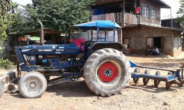 ขาย รถไถ FORD 5500 เครื่อง T5 เอกสารเล่มทะเบียนครบ รถพร้อมใช้งาน อุปกรณ์มีผานดันหน้า ผาน 5 และผาน 3