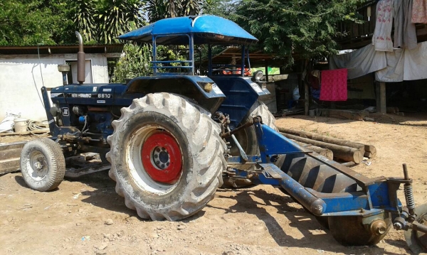 ขาย รถไถ FORD 5500 เครื่อง T5 เอกสารเล่มทะเบียนครบ รถพร้อมใช้งาน อุปกรณ์มีผานดันหน้า ผาน 5 และผาน 3