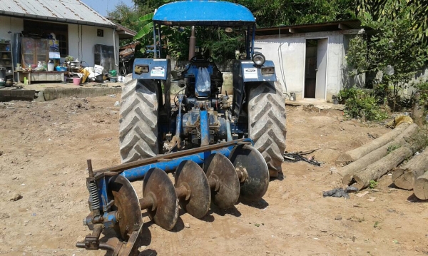 ขาย รถไถ FORD 5500 เครื่อง T5 เอกสารเล่มทะเบียนครบ รถพร้อมใช้งาน อุปกรณ์มีผานดันหน้า ผาน 5 และผาน 3