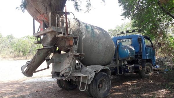 ขาย รถโม่ปูน 2.5 คิว ISUZU NPR เครื่อง 6BB1 145 แรงม้า คัสซีสวย เฟืองท้าย F รถพร้อมใช้งาน มีเล่มทะเบียนแต่ไม่มีชุดโอนครับ