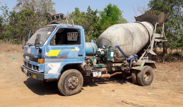 ขาย รถโม่ปูน 2.5 คิว ISUZU NPR เครื่อง 6BB1 145 แรงม้า คัสซีสวย เฟืองท้าย F รถพร้อมใช้งาน มีเล่มทะเบียนแต่ไม่มีชุดโอนครับ