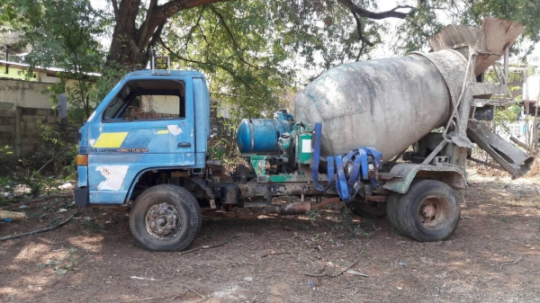 ขาย รถโม่ปูน 2.5 คิว ISUZU NPR เครื่อง 6BB1 145 แรงม้า คัสซีสวย เฟืองท้าย F รถพร้อมใช้งาน มีเล่มทะเบียนแต่ไม่มีชุดโอนครับ