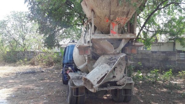 ขาย รถโม่ปูน 2.5 คิว ISUZU NPR เครื่อง 6BB1 145 แรงม้า คัสซีสวย เฟืองท้าย F รถพร้อมใช้งาน มีเล่มทะเบียนแต่ไม่มีชุดโอนครับ