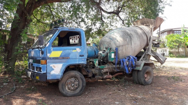 ขาย รถโม่ปูน 2.5 คิว ISUZU NPR เครื่อง 6BB1 145 แรงม้า คัสซีสวย เฟืองท้าย F รถพร้อมใช้งาน มีเล่มทะเบียนแต่ไม่มีชุดโอนครับ