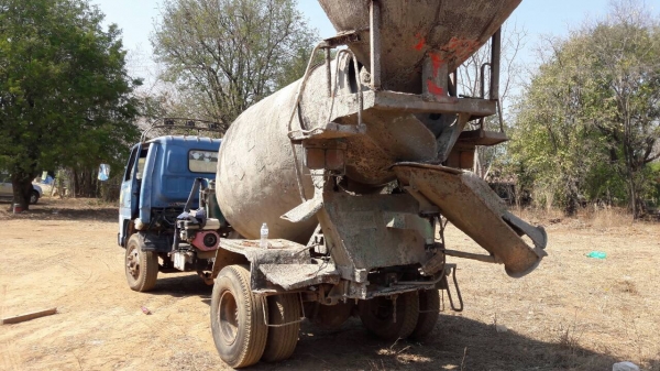 ขาย รถโม่ปูน 2.5 คิว ISUZU NPR เครื่อง 6BB1 145 แรงม้า คัสซีสวย เฟืองท้าย F รถพร้อมใช้งาน มีเล่มทะเบียนแต่ไม่มีชุดโอนครับ