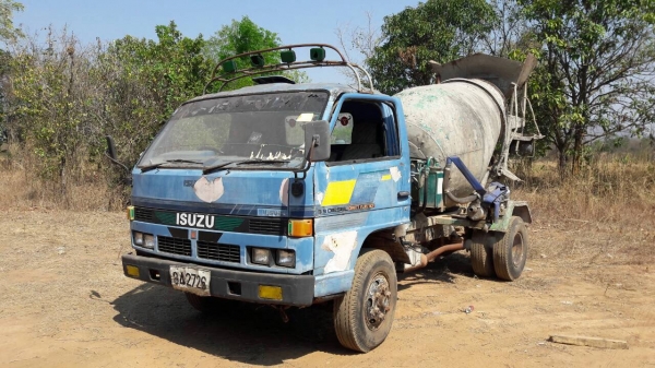 ขาย รถโม่ปูน 2.5 คิว ISUZU NPR เครื่อง 6BB1 145 แรงม้า คัสซีสวย เฟืองท้าย F รถพร้อมใช้งาน มีเล่มทะเบียนแต่ไม่มีชุดโอนครับ