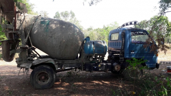 ขาย รถโม่ปูน 2.5 คิว ISUZU NPR เครื่อง 6BB1 145 แรงม้า คัสซีสวย เฟืองท้าย F รถพร้อมใช้งาน มีเล่มทะเบียนแต่ไม่มีชุดโอนครับ