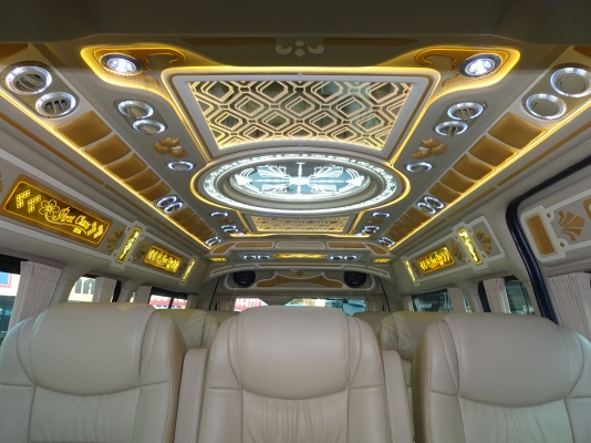 รถตุ้มือสอง รถตู้แต่งVIP จัดเต็มๆ แสงสีเสียงครบ