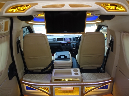 รถตุ้มือสอง รถตู้แต่งVIP จัดเต็มๆ แสงสีเสียงครบ