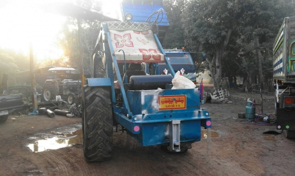 ขายรถไถพร้อมเครื่องคีบ ขายรถไถพร้อมเครื่องคีบ