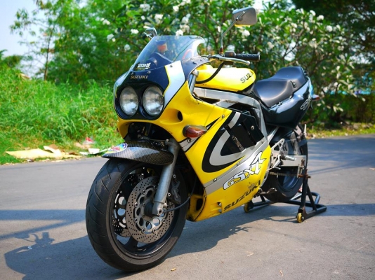 ขาย Suzuki Gsx 750 พร้อมทะเบียนแท้ สภาพสวย เครื่องดีพร้อมใช้งานทันที