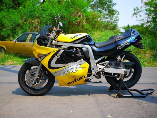 ขาย Suzuki Gsx 750 พร้อมทะเบียนแท้ สภาพสวย เครื่องดีพร้อมใช้งานทันที ขาย Suzuki Gsx 750 พร้อมทะเบียนแท้ สภาพสวย เครื่องดีพร้อมใช้งานทันที