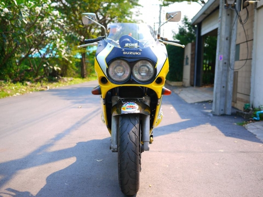 ขาย Suzuki Gsx 750 พร้อมทะเบียนแท้ สภาพสวย เครื่องดีพร้อมใช้งานทันที ขาย Suzuki Gsx 750 พร้อมทะเบียนแท้ สภาพสวย เครื่องดีพร้อมใช้งานทันที