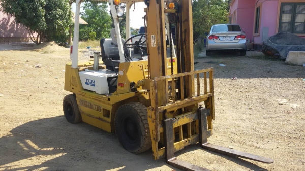 รถยก TCM  FD20 Z2 เครื่องเบนซิน เสาสูง 3 เมตร ยกได้ 2 ตัน งาสไลค์ เกียร์ธรรมดา  รถนำเข้า สนใจติดต่อ 089-7949488
