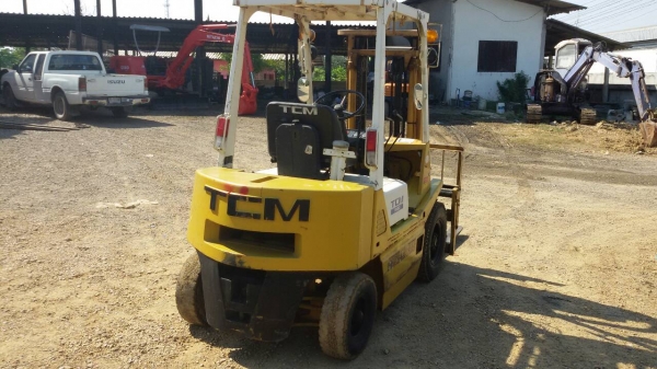 รถยก TCM  FD20 Z2 เครื่องเบนซิน เสาสูง 3 เมตร ยกได้ 2 ตัน งาสไลค์ เกียร์ธรรมดา  รถนำเข้า สนใจติดต่อ 089-7949488