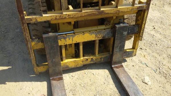 รถยก TCM  FD20 Z2 เครื่องเบนซิน เสาสูง 3 เมตร ยกได้ 2 ตัน งาสไลค์ เกียร์ธรรมดา  รถนำเข้า สนใจติดต่อ 089-7949488