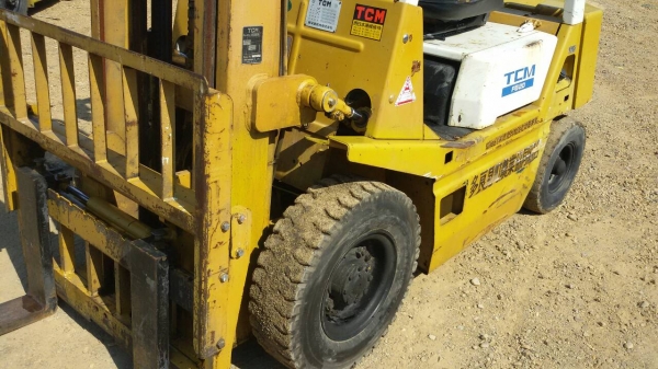 รถยก TCM  FD20 Z2 เครื่องเบนซิน เสาสูง 3 เมตร ยกได้ 2 ตัน งาสไลค์ เกียร์ธรรมดา  รถนำเข้า สนใจติดต่อ 089-7949488