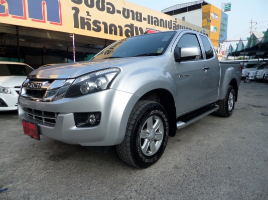 กระบะฟรีดาวน์ กับALL NEW D-MAX ปี2013 ใหม่กริ๊ป ไม่มีตำหนิ