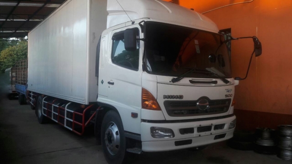 รถฮีโน่ 6 ล้อ ตู้แห้ง FG1J 220 แรงม้า. ปี 52.   ( รถวิ่ง 75,xxx กม. )     สนใจติดต่อ  081 - 6079515