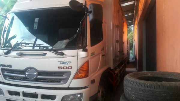 รถฮีโน่ 6 ล้อ ตู้แห้ง FG1J 220 แรงม้า. ปี 52.   ( รถวิ่ง 75,xxx กม. )     สนใจติดต่อ  081 - 6079515