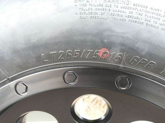 ล้อขอบ16 ลาย lenso max1 พร้อมยาง mud maxxis bighorn 265/75/16 ปี 2015 สภาพ 99\%