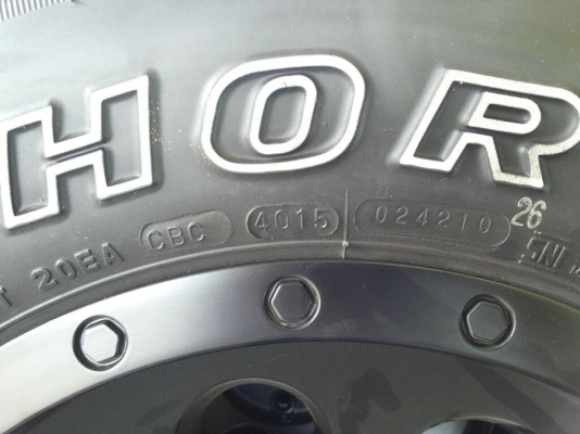 ล้อขอบ16 ลาย lenso max1 พร้อมยาง mud maxxis bighorn 265/75/16 ปี 2015 สภาพ 99\%