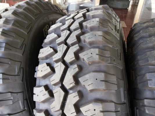 ล้อขอบ16 ลาย lenso max1 พร้อมยาง mud maxxis bighorn 265/75/16 ปี 2015 สภาพ 99\%