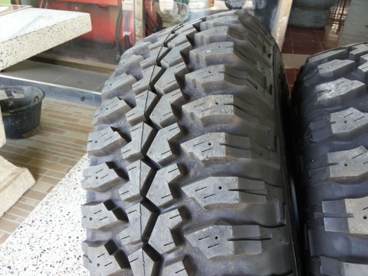 ล้อขอบ16 ลาย lenso max1 พร้อมยาง mud maxxis bighorn 265/75/16 ปี 2015 สภาพ 99\%