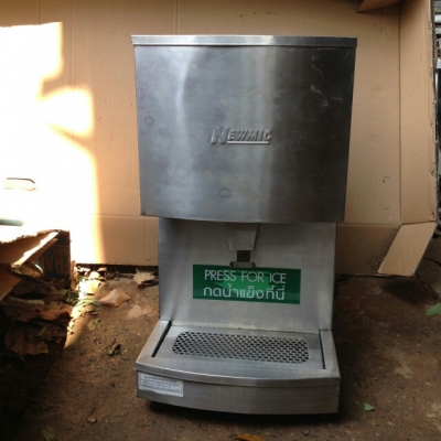 เครื่องจ่ายน้ำแข็ง