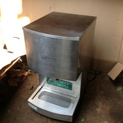 เครื่องจ่ายน้ำแข็ง