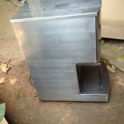 เครื่องจ่ายน้ำแข็ง