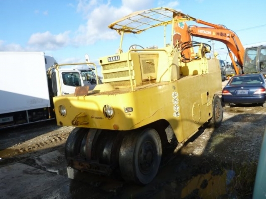 ขายรถบดล้อยาง 9  ล้อ SAKAI พร้อมใช้งาน นำเข้าจากญี่ปุ่น ติดต่อคุณ อิทธิวัฒน์ 095-7467778