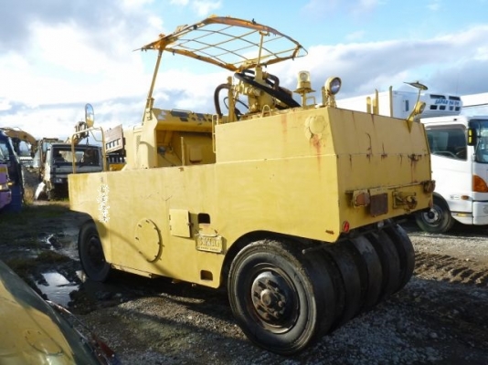 ขายรถบดล้อยาง 9  ล้อ SAKAI พร้อมใช้งาน นำเข้าจากญี่ปุ่น ติดต่อคุณ อิทธิวัฒน์ 095-7467778