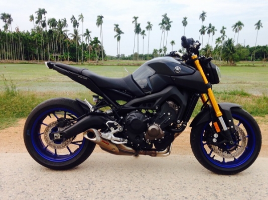 ขาย YAMAHA FZ-09 รถ  สภาพใหม่มาก วิ่ง 9,XXX โล สีเดิมทั้งคัน ไม่ล้ม ไม่มีชน ไม่มีแปะ