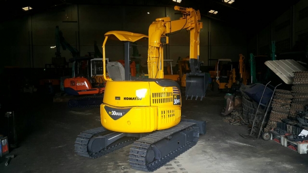 ขาย รถขุด KOMATSU รุ่น PC30UU-3- มือสองญี่ปุ่น แทรกเหล็ก อารม์ยืดได้ ทำงานไว คล่องตัวที่แคบ มือถือ/LINE ID : 0818753444