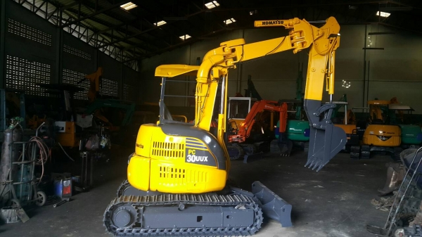ขาย รถขุด KOMATSU รุ่น PC30UU-3- มือสองญี่ปุ่น แทรกเหล็ก อารม์ยืดได้ ทำงานไว คล่องตัวที่แคบ มือถือ/LINE ID : 0818753444