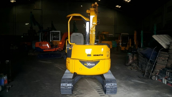 ขาย รถขุด KOMATSU รุ่น PC30UU-3- มือสองญี่ปุ่น แทรกเหล็ก อารม์ยืดได้ ทำงานไว คล่องตัวที่แคบ มือถือ/LINE ID : 0818753444