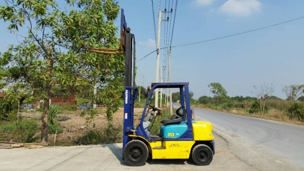 ขายด่วนรถยก ดีเซล KOMATSU FD20-14ยก2.0ตันเสาสูง3เมตรรถนอกนำเข้ายังไม่เคยใช้งานในเมืองไทยเลย=รุ่นใหม่ขาย