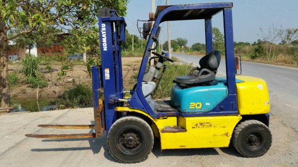 ขายด่วนรถยก ดีเซล KOMATSU FD20-14ยก2.0ตันเสาสูง3เมตรรถนอกนำเข้ายังไม่เคยใช้งานในเมืองไทยเลย=รุ่นใหม่ขาย