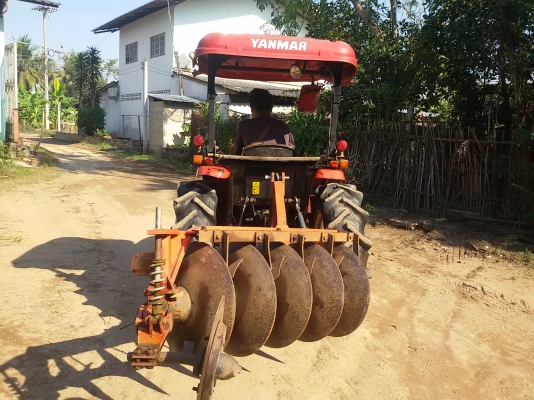 หาชื้อรถไถยันม่าร์EF352TLX เชิณมาหาเราครับ ผาน5หนึ่งอันสวยๆเดิมๆ พร้อมทะเบียนขายใน  ราคา175000บาท รถอยู่วังบัว คลองขลุง กำแพงเพชร    สนใจสอบุถามได้ที่081 3655997 อำพร  พาเจริญ  ราคาต่อรองได้อีกนะครับ