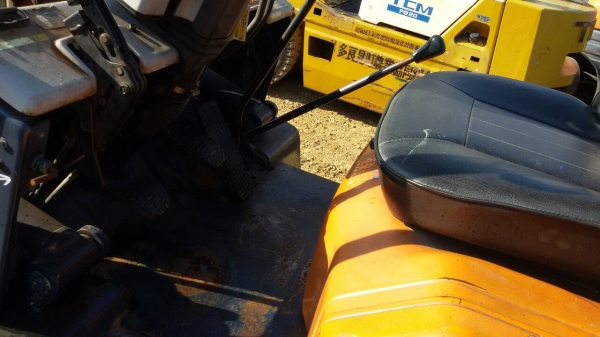 รถยก TOYOTA 5FG25 เครื่่อง'เบนซิน 5k เสาสูง 3 เมตร ยกได้ 2.5 ตัน เกรียร์ธรรมดา  รถนำเข้า สนใจติดต่อ 089-7949488