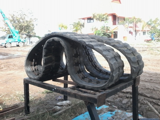 ขายแทรคยางสำหรับรถ PC40-7, PC50 UU-2