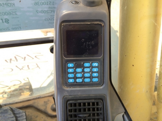 Komatsu PC200-7 SN: 256005 ปี 2007 สภาพสวยนำเข้าจากญี่ปุ่น ถึงไทยแล้วครับ