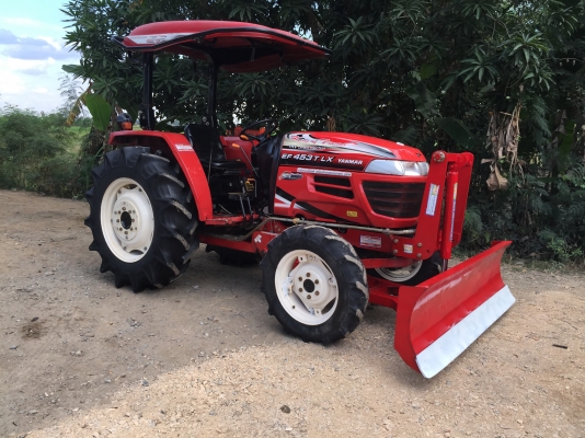 ขายรถไถยันมาร์ EF453TLX พร้อมอุปกรณ์ใบมีดดันดินหน้าและผานพรวน สนใจโทร 081-9136451 ค่ะ