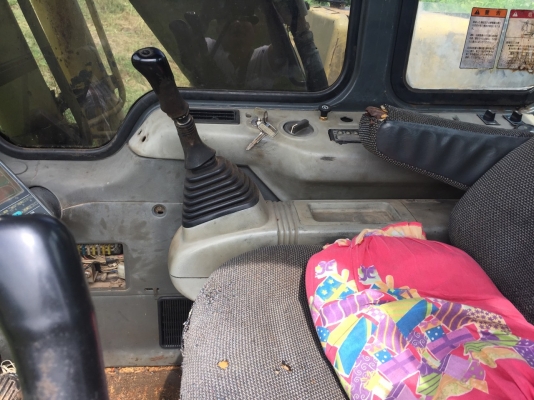 ขายรถแบคโฮ KOMATSU PC120-6 เอกสารเล่มทะเบียน ระบบไฟเต็ม ราคา 750000