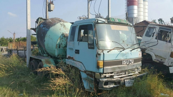 ขาย395,000รถโม่ปูนโซ่6.5คิว ISUZU ROCKY  เครื่อง ED -100สามใบปัด280แรงเอกสารเล่มทะเบียนพร้อมโอน 090-772-3710 090-772-3708