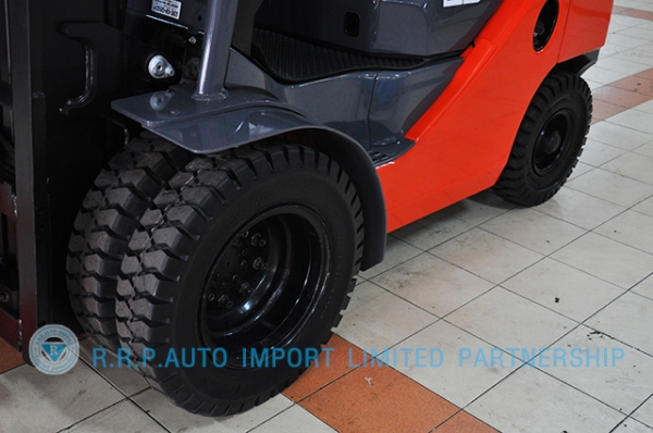 ขายรถโฟล์คลิฟท์มือสอง TOYOTA รุ่น 8FD25-19652 ราคา xxx,xxx บาท นำเข้าจากประเทศญี่ปุ่น 100\% ไม่เคยใช้งานในไทย