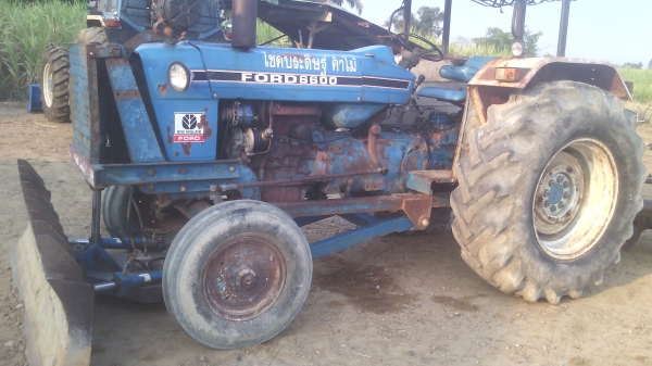 ฝากขายรถไถFORD รุ่น6600 เสื้อลาย แท้เต็มคันเดิมพร้อมใช้งานเอกสารเล่มทะเบียน