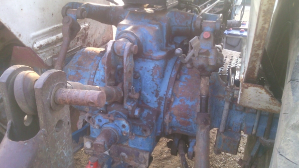 ฝากขายรถไถFORD รุ่น6600 เสื้อลาย แท้เต็มคันเดิมพร้อมใช้งานเอกสารเล่มทะเบียน