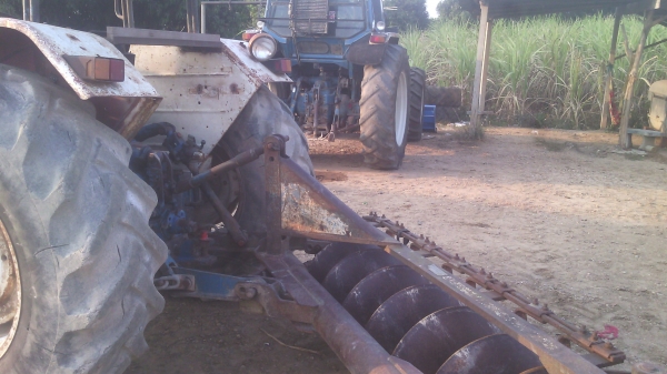 ฝากขายรถไถFORD รุ่น6600 เสื้อลาย แท้เต็มคันเดิมพร้อมใช้งานเอกสารเล่มทะเบียน